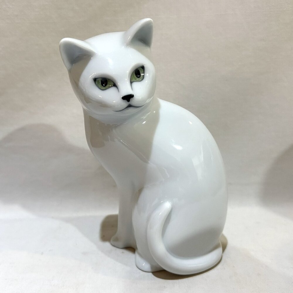 Scottish Highbank Porcelain Lochgilphead Scotland White Cat Figurine Green Eyes